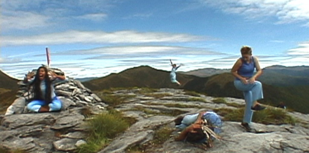 11. Wharepapa danec film cairn